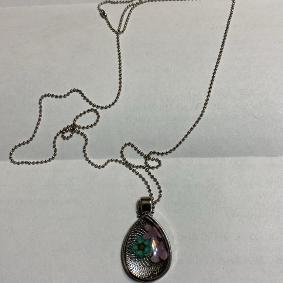 Real flowers resin necklace with delicate 26 inch silver chain in gift b… - Picture 7 of 7